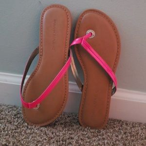 Banana republic pink flip flops never worn!!